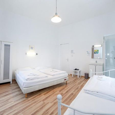 Timeout City Hotel, 5 Min To City Center, Self Check In Wina Bagian luar foto
