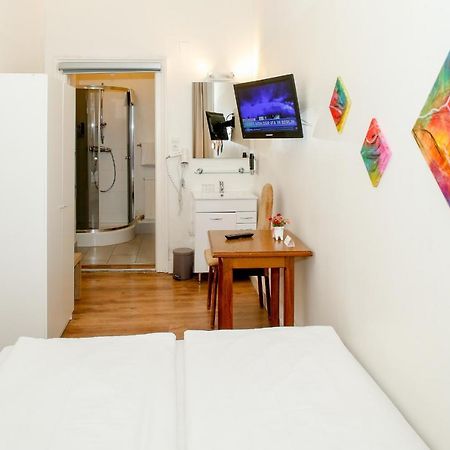 Timeout City Hotel, 5 Min To City Center, Self Check In Wina Bagian luar foto