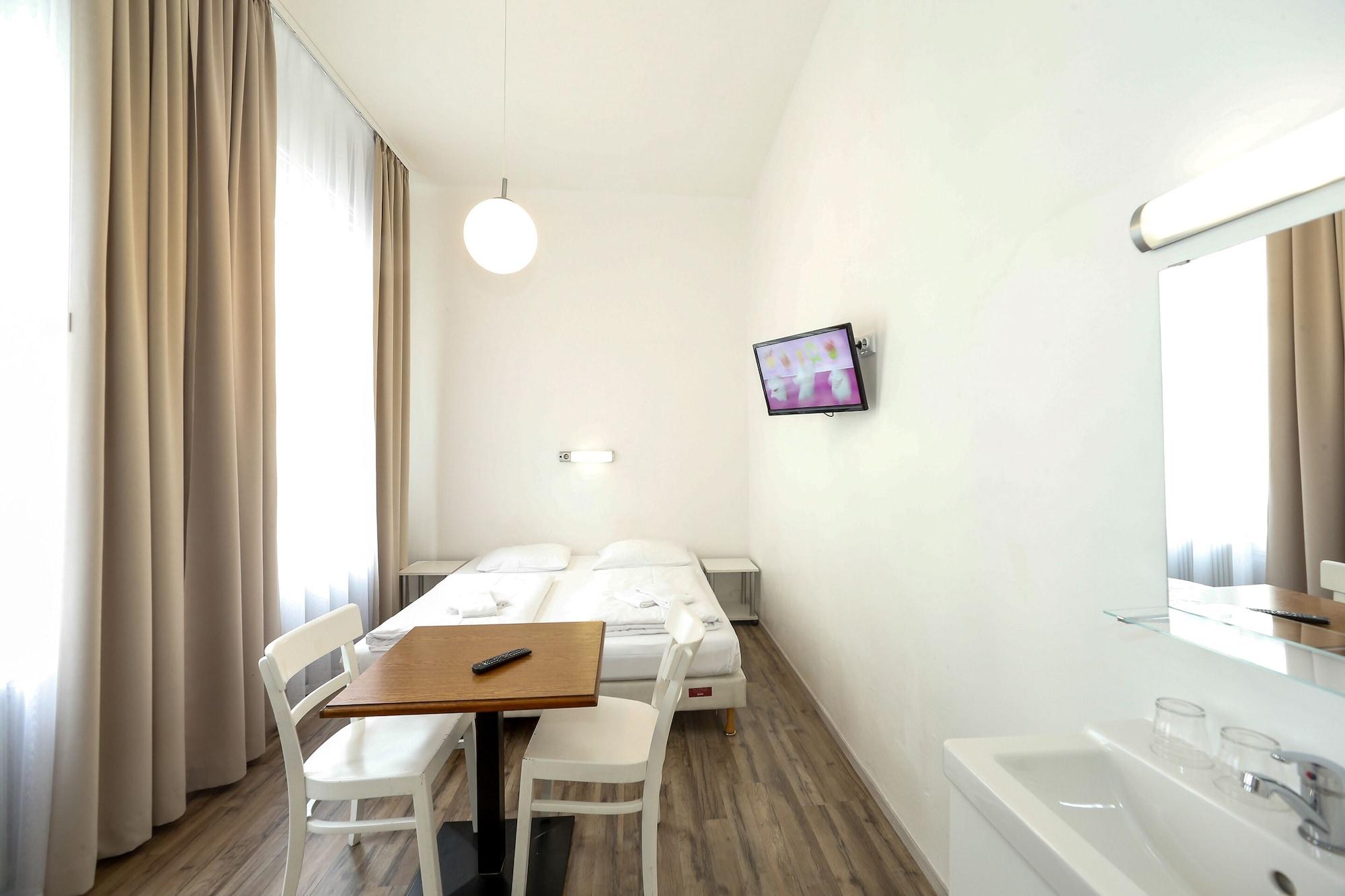 Timeout City Hotel, 5 Min To City Center, Self Check In Wina Bagian luar foto
