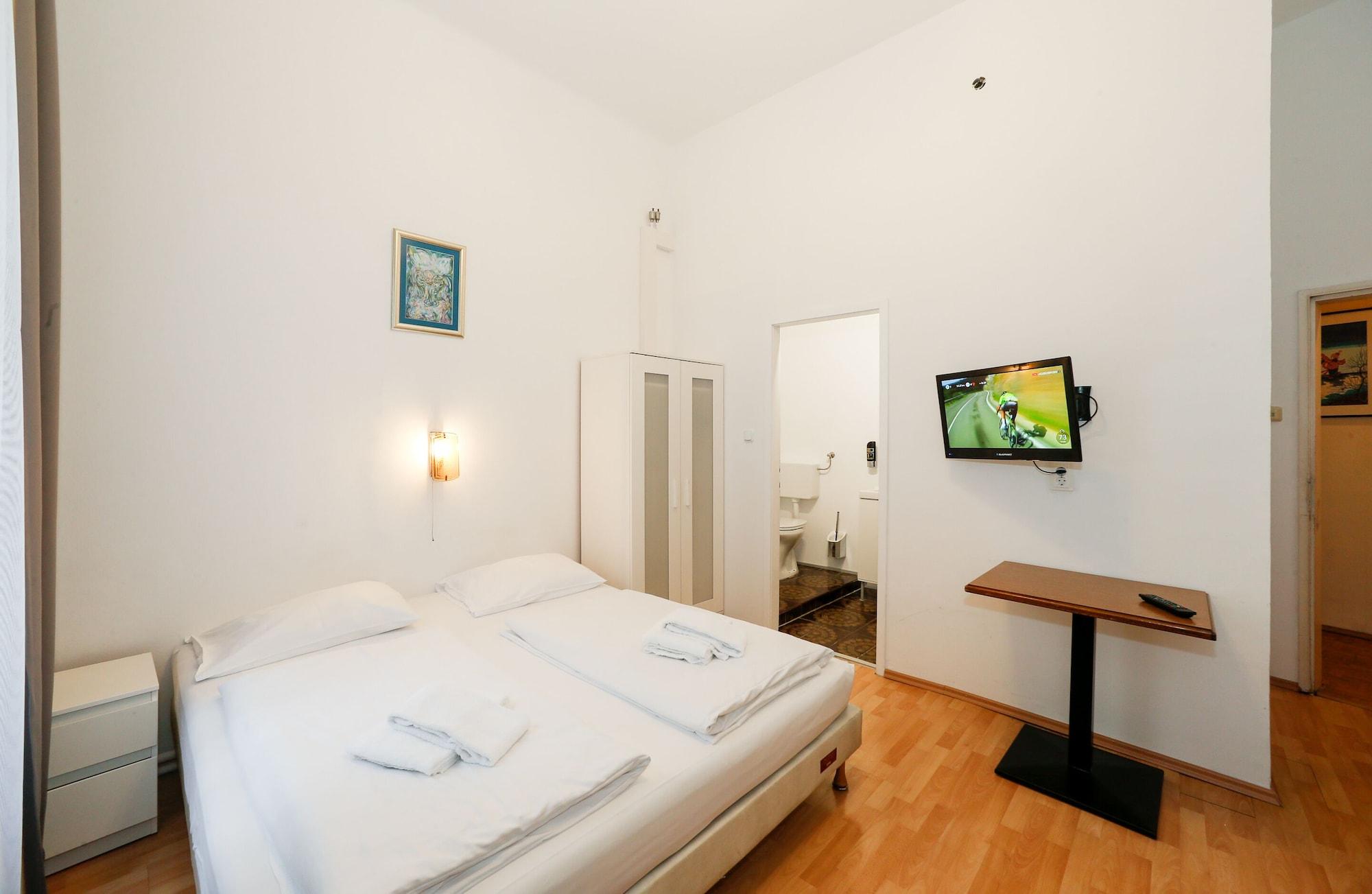 Timeout City Hotel, 5 Min To City Center, Self Check In Wina Bagian luar foto