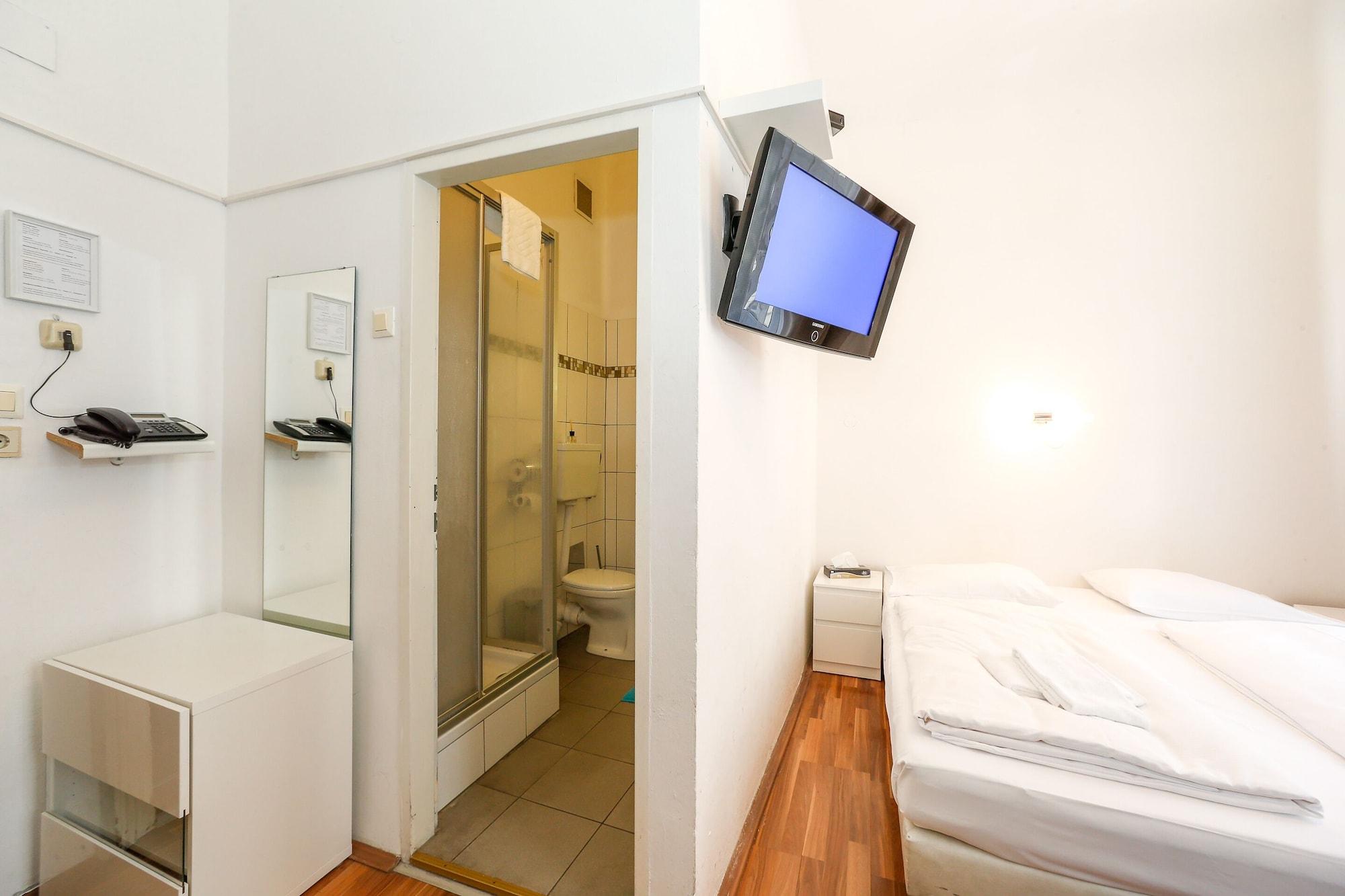 Timeout City Hotel, 5 Min To City Center, Self Check In Wina Bagian luar foto