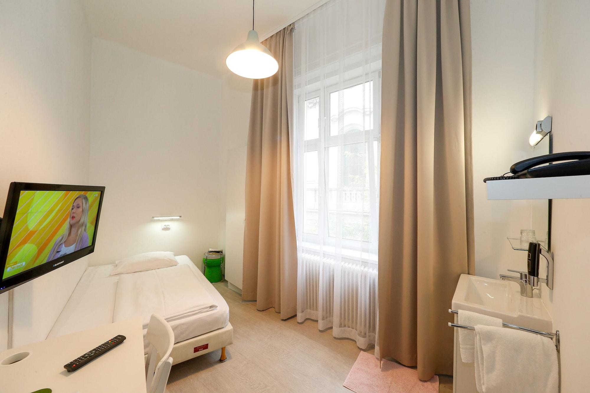 Timeout City Hotel, 5 Min To City Center, Self Check In Wina Bagian luar foto