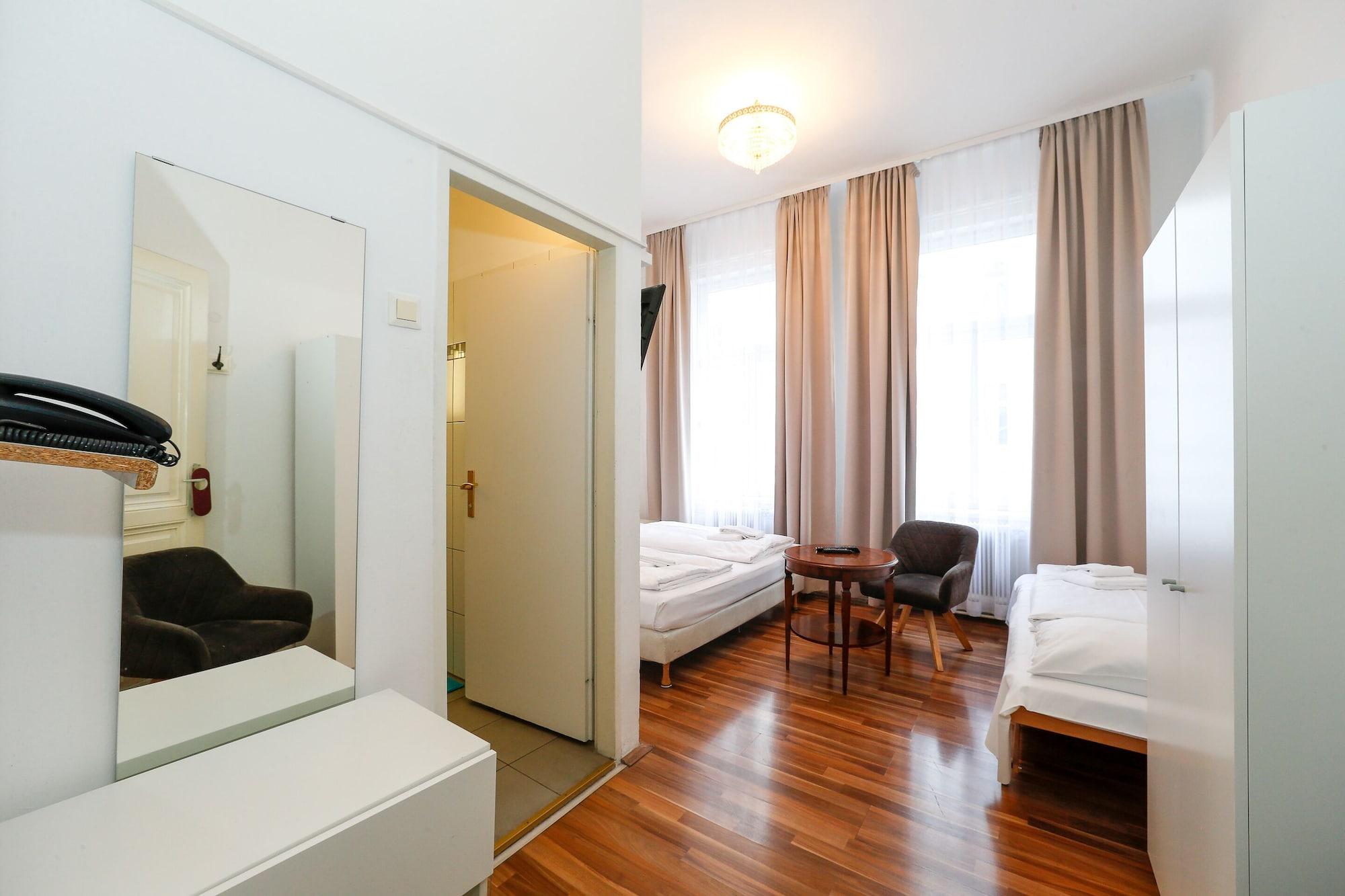 Timeout City Hotel, 5 Min To City Center, Self Check In Wina Bagian luar foto