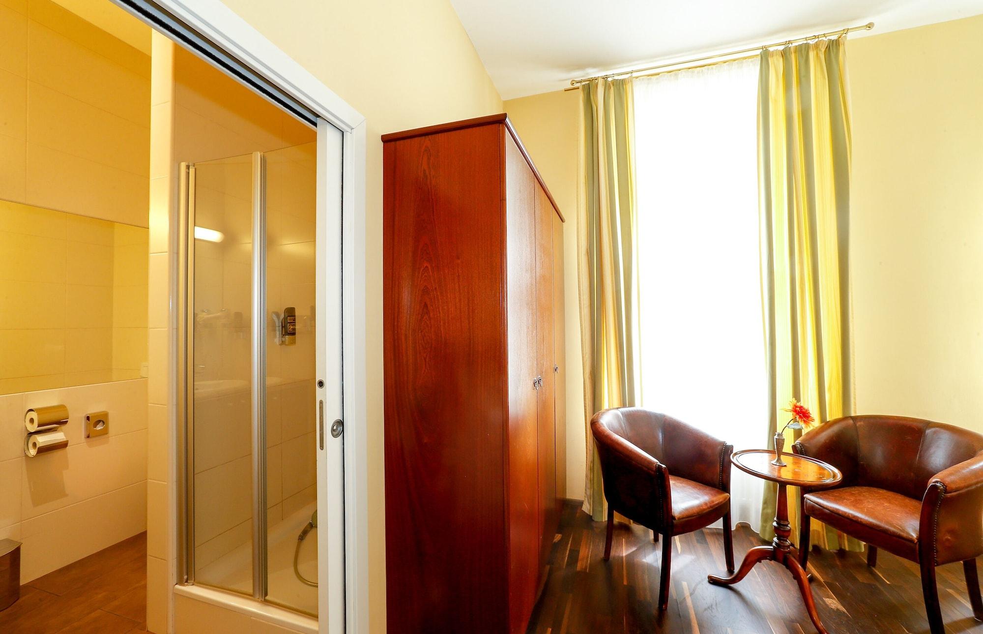 Timeout City Hotel, 5 Min To City Center, Self Check In Wina Bagian luar foto