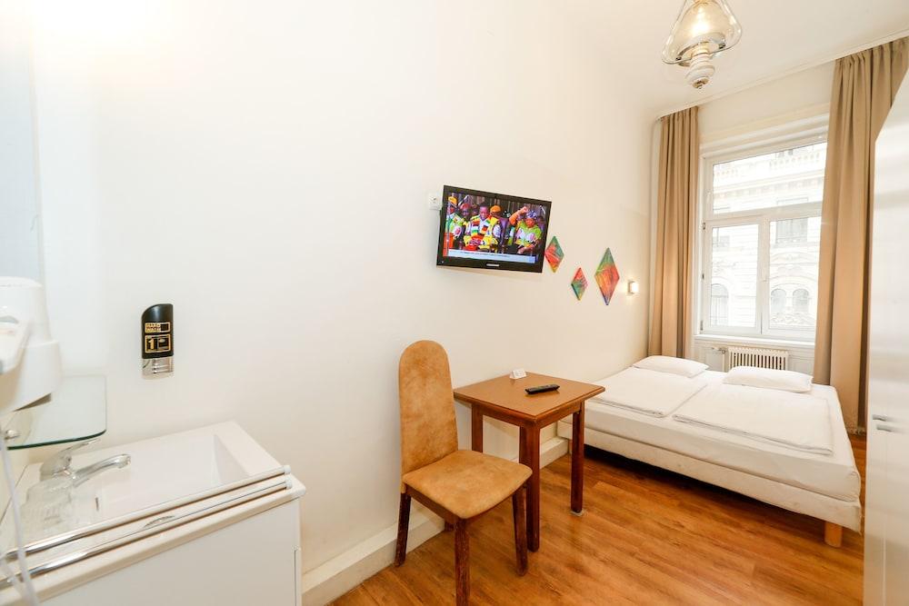 Timeout City Hotel, 5 Min To City Center, Self Check In Wina Bagian luar foto
