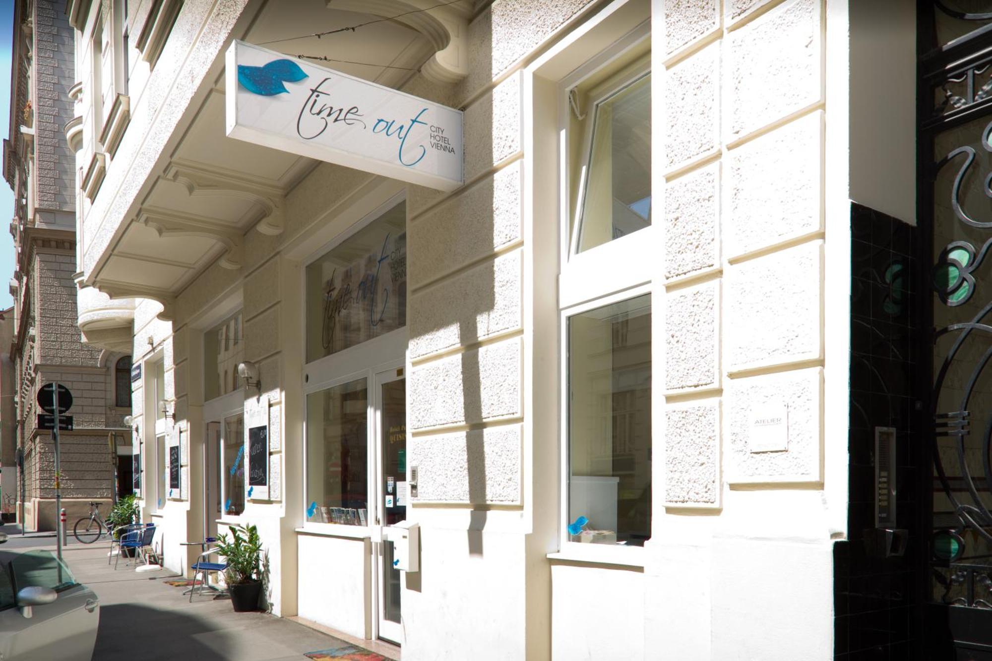 Timeout City Hotel, 5 Min To City Center, Self Check In Wina Bagian luar foto