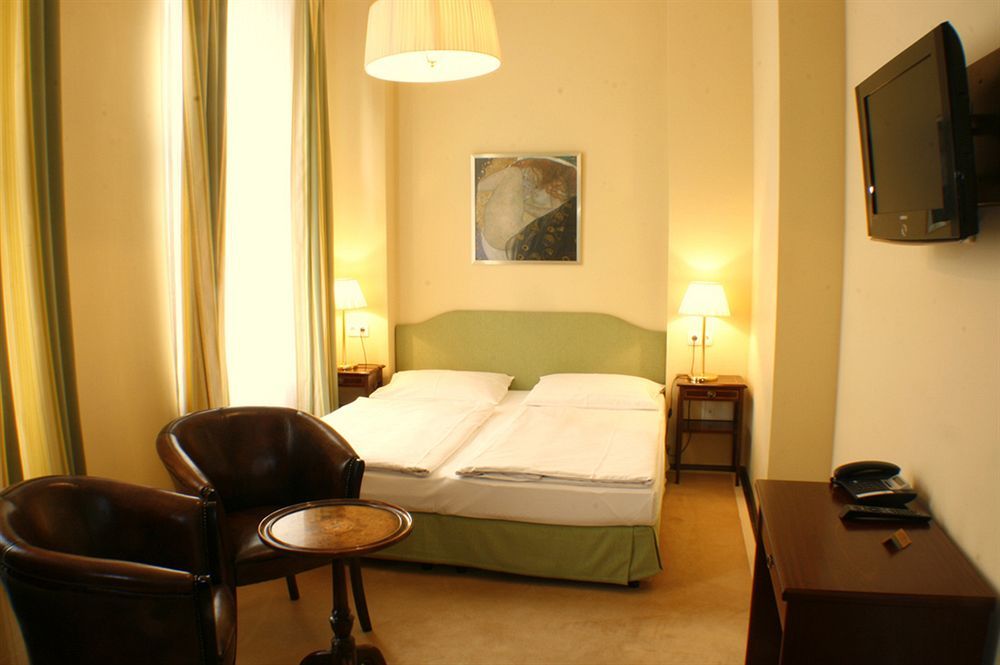 Timeout City Hotel, 5 Min To City Center, Self Check In Wina Bagian luar foto