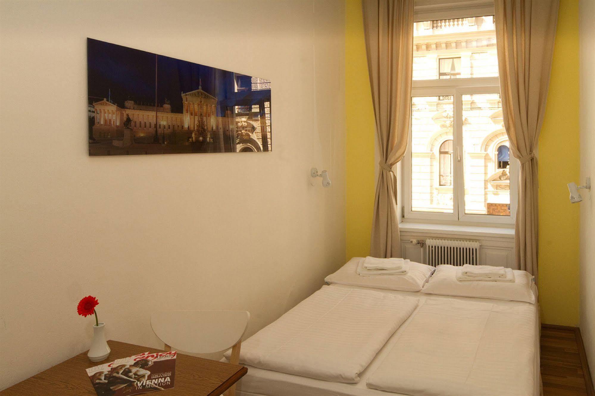 Timeout City Hotel, 5 Min To City Center, Self Check In Wina Bagian luar foto