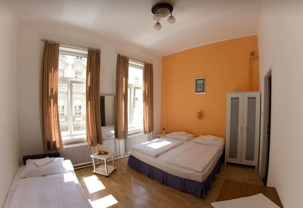 Timeout City Hotel, 5 Min To City Center, Self Check In Wina Bagian luar foto