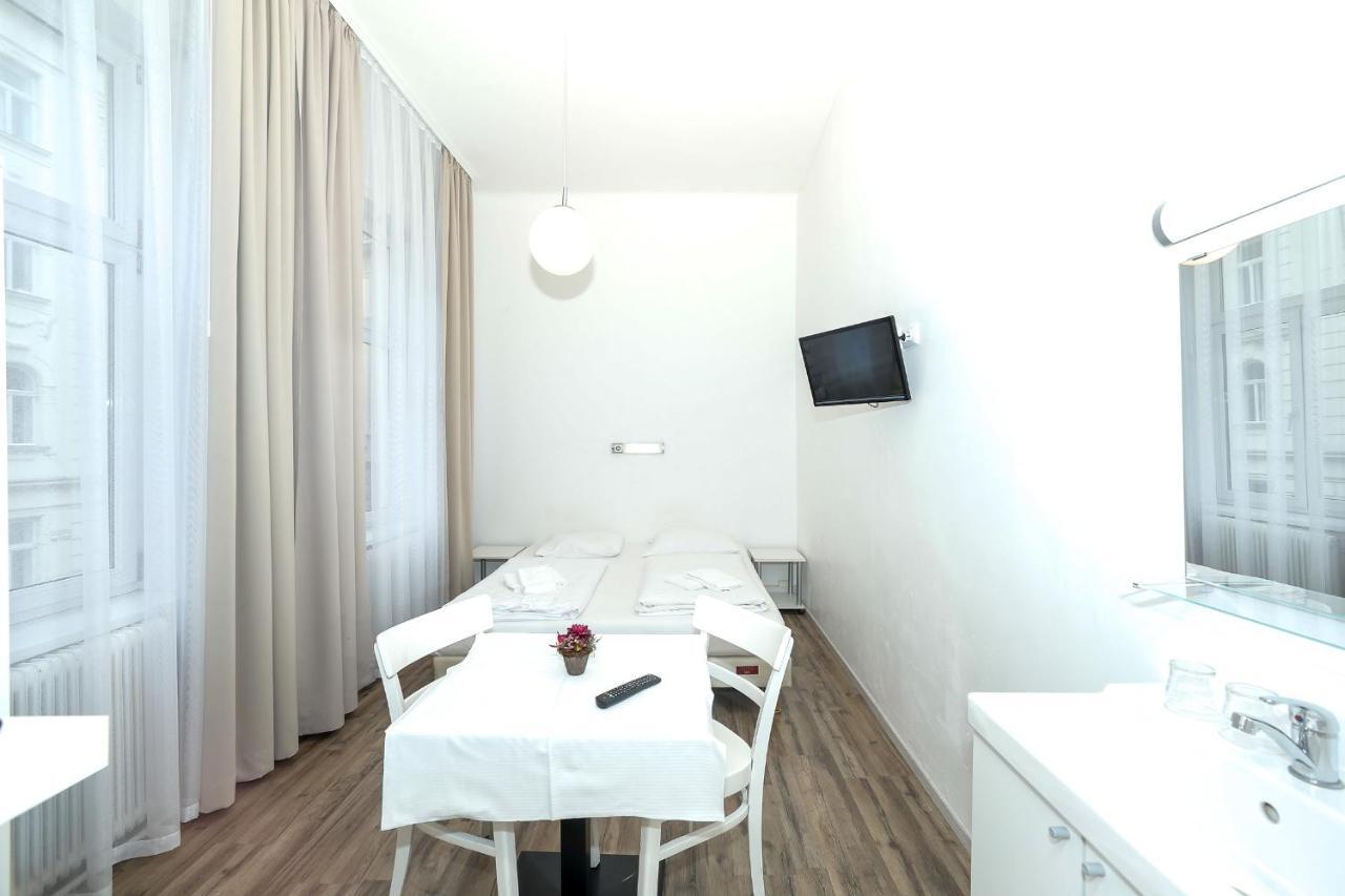 Timeout City Hotel, 5 Min To City Center, Self Check In Wina Bagian luar foto