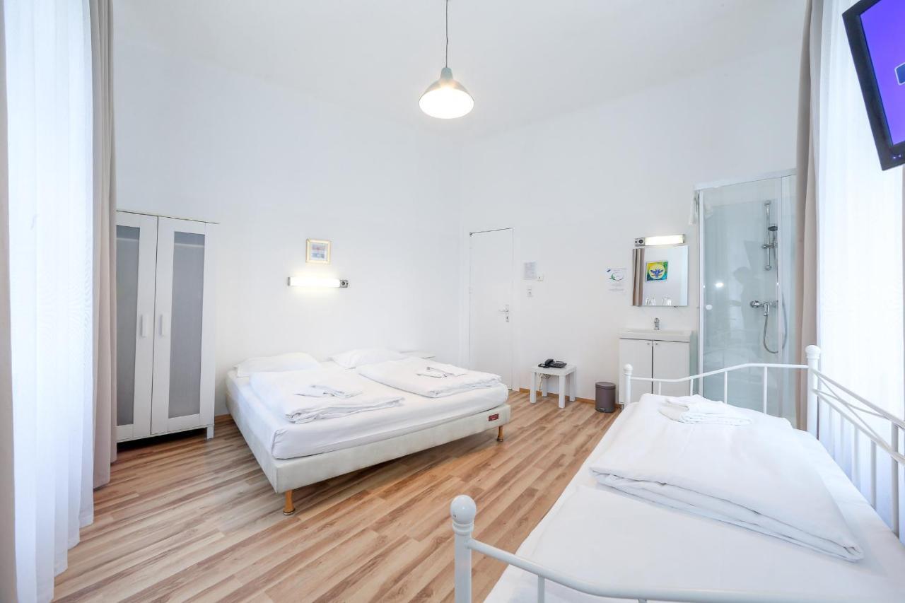 Timeout City Hotel, 5 Min To City Center, Self Check In Wina Bagian luar foto