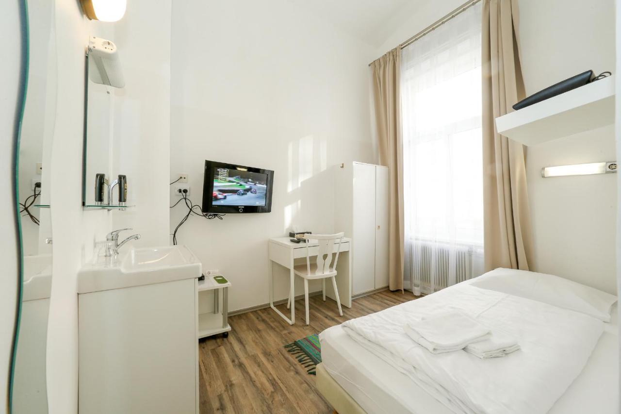Timeout City Hotel, 5 Min To City Center, Self Check In Wina Bagian luar foto