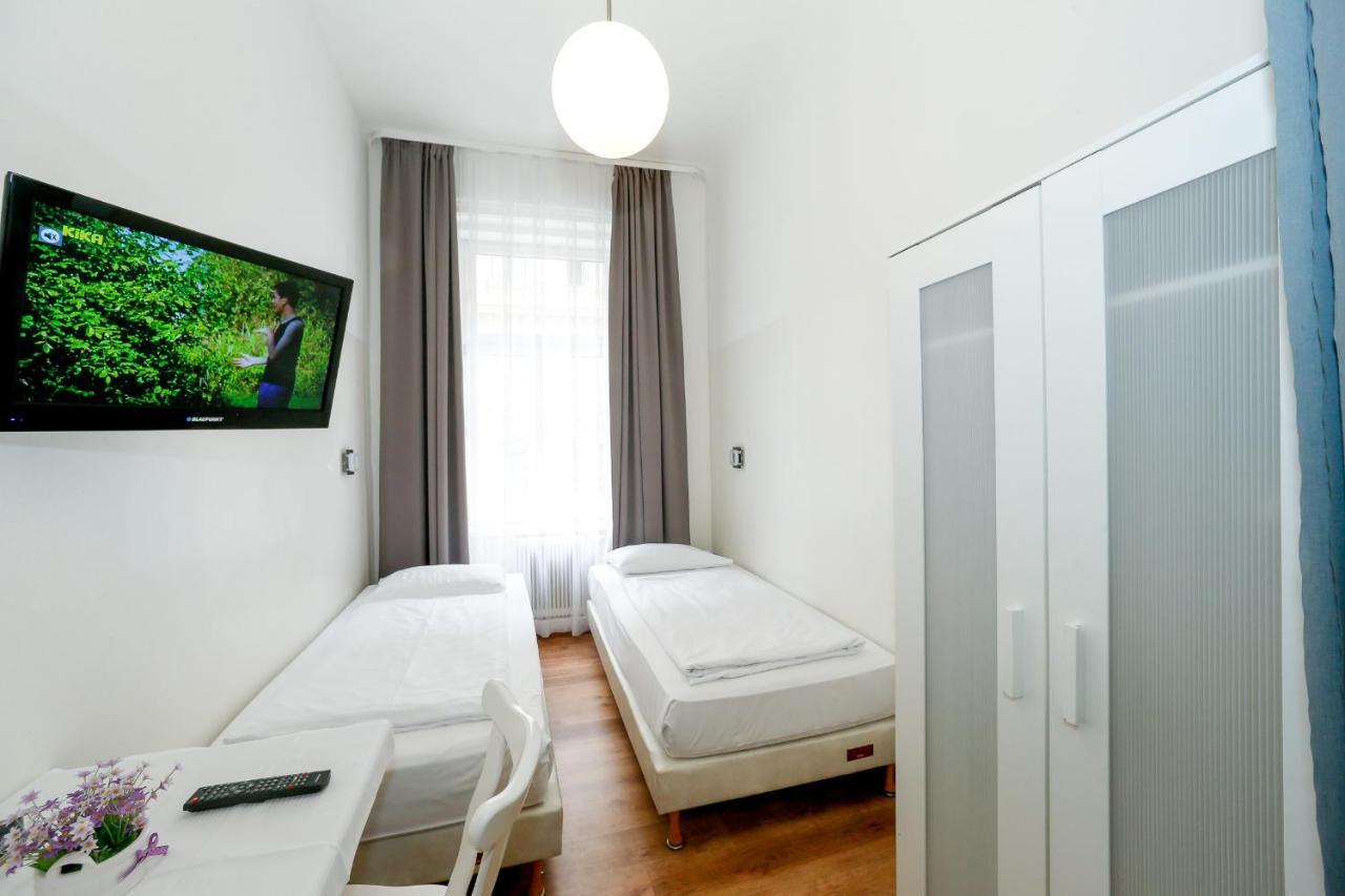 Timeout City Hotel, 5 Min To City Center, Self Check In Wina Bagian luar foto